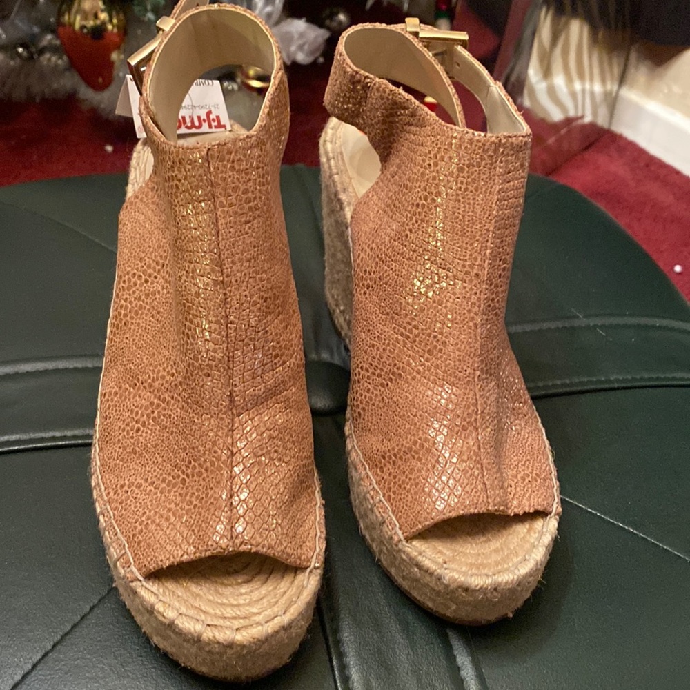 Kenneth Cole wedges NWT